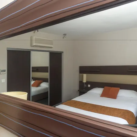 Апарт-отель De Diane - 4*